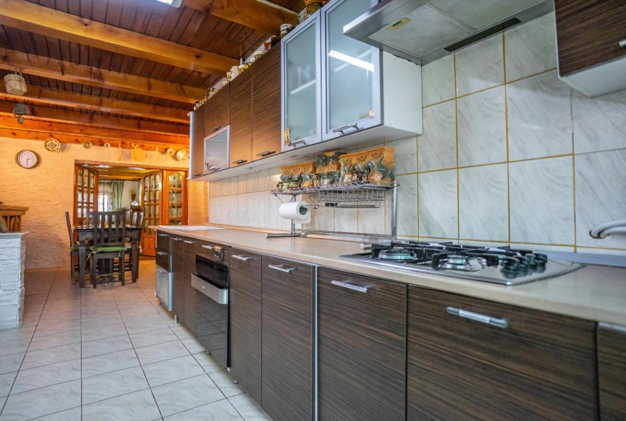 Casa Mihai Guest house *